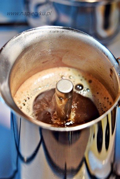 Jak parzyć kawę w kawiarce ciśnieniowej